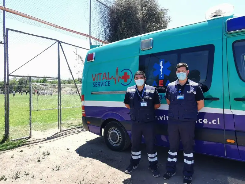 Ambulancia de emergencia avanzada AEA para paciente crítico